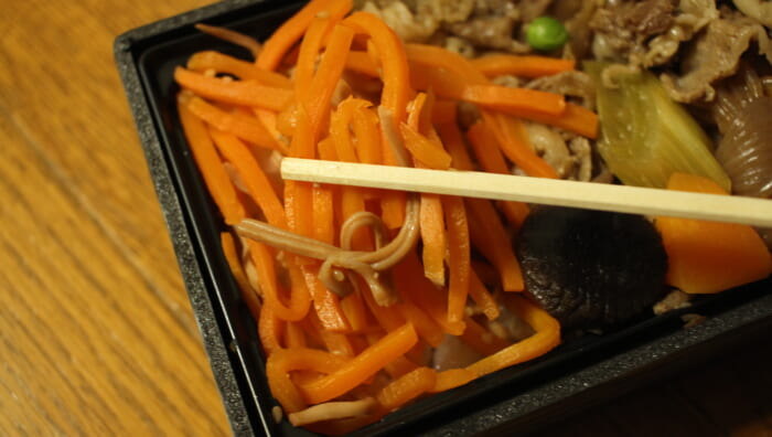 駅弁屋 祭　米沢牛すきやきと福島イカ人参弁当