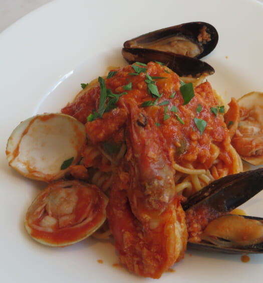 Bistro COCONE＠トーセイホテル ココネ築地銀座プレミア　海老と蛤のペスカトーレロッソ