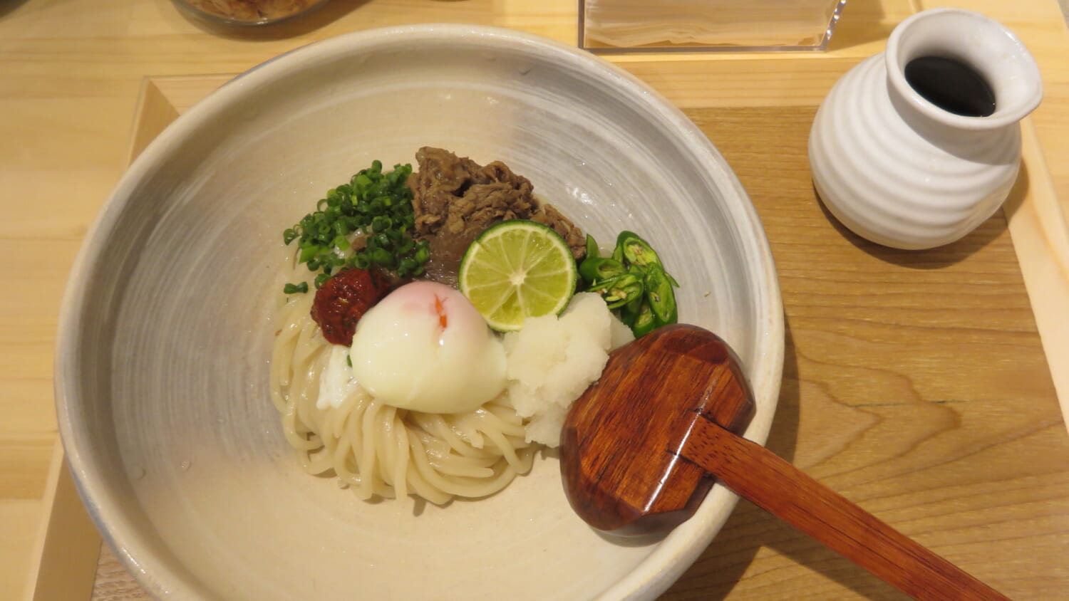 蕎麦うどんしら石　青唐おろし牛うどん