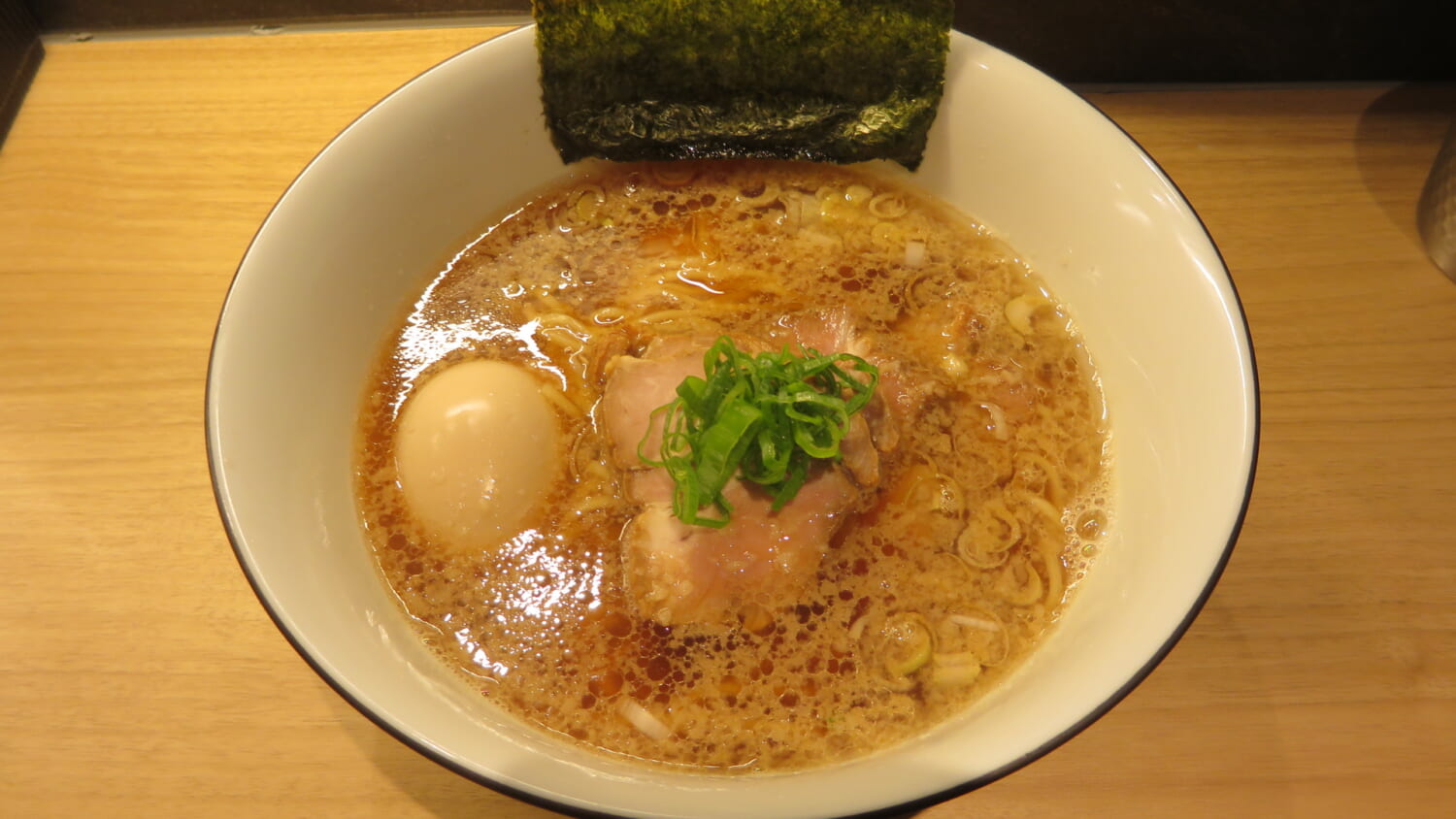 ラーメンGINZA TONBOX　味玉醤油ラーメン