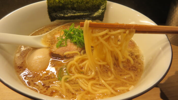 ラーメンGINZA TONBOX　味玉醤油ラーメン