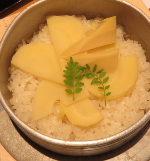 鳥ぎん本店　新筍釜めし