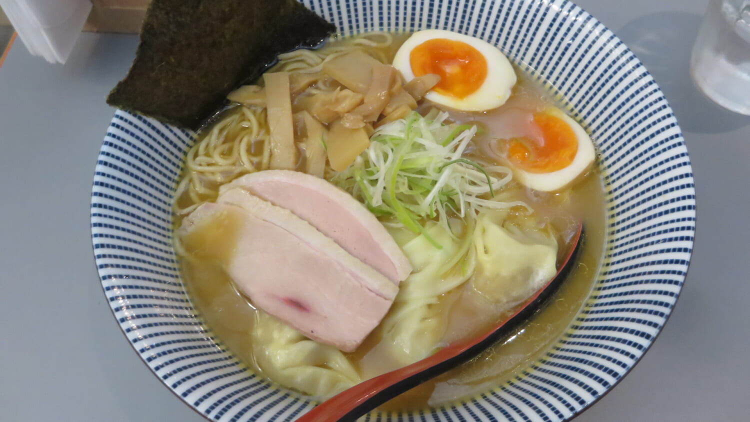 皇鴨麺 鴨だし中華そば わんたん入り