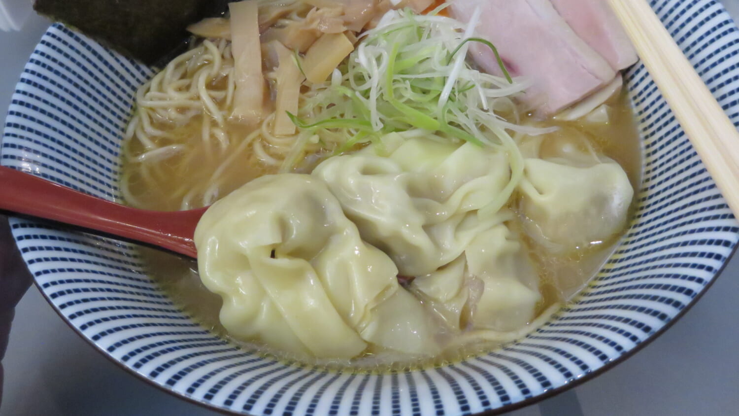 皇鴨麺 鴨だし中華そば わんたん入り