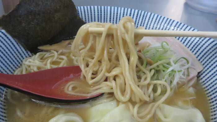 皇鴨麺 鴨だし中華そば わんたん入り