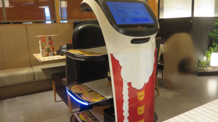 しゃぶ葉 ネコ型配膳ロボット