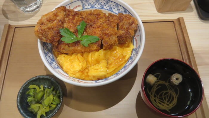 #カツ丼は人を幸せにする とじないカツ丼