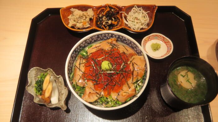 鼓空　炙りサーモンいくら丼定食