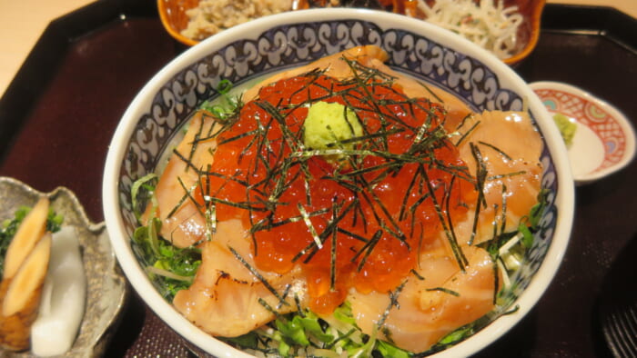 鼓空　炙りサーモンいくら丼定食