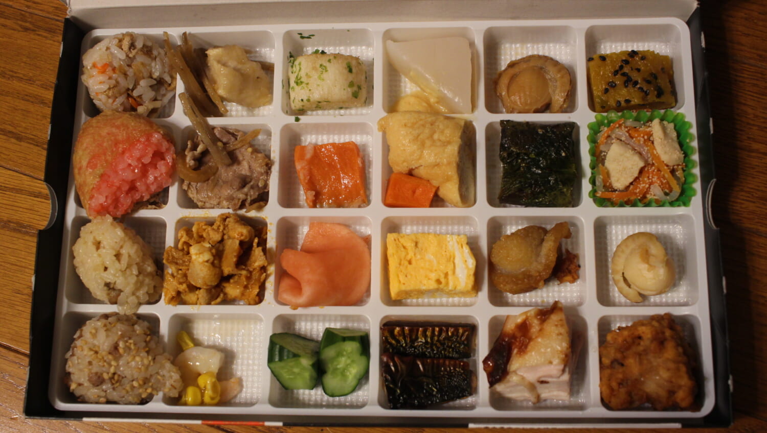 駅弁屋 祭　津軽めんこい懐石弁当 ひとくちだらけ