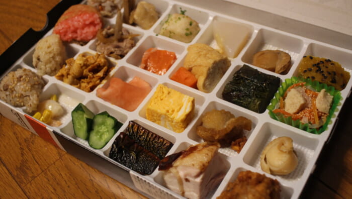 駅弁屋 祭　津軽めんこい懐石弁当 ひとくちだらけ