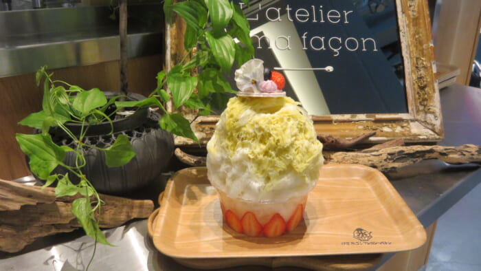 かき氷コレクション・バトン L'atelier à ma façon　苺とピスタチオのフレジ