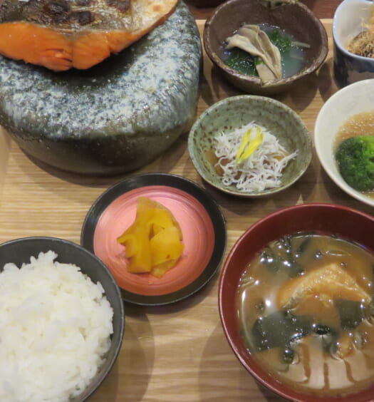 しら石別邸　厚切り塩鮭