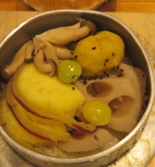 鳥ぎん本店　秋の五目釜めし