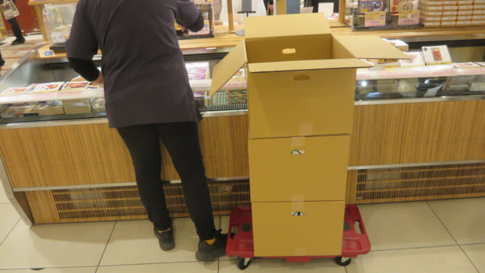 駅弁屋 祭　品出し中