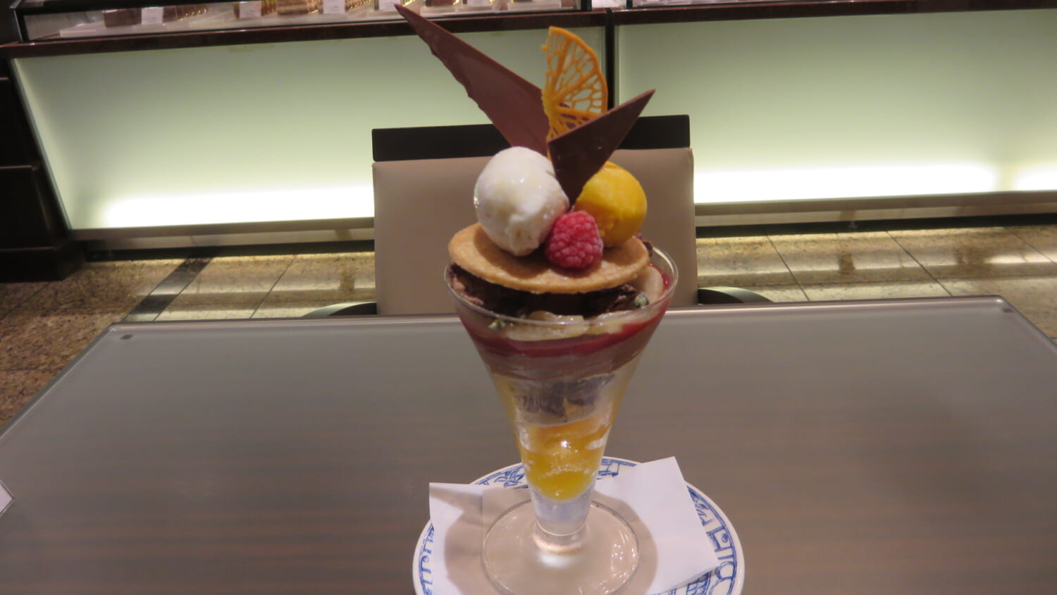 ショコラティエ パレドオール@新丸ビル 夏のカスタマイズパフェ