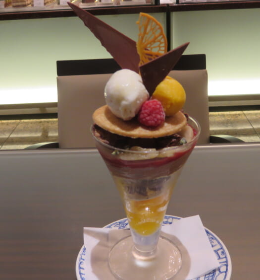ショコラティエ パレドオール@新丸ビル 夏のカスタマイズパフェ