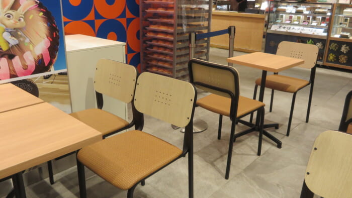 RANDY’S DONUTS　イートイン席