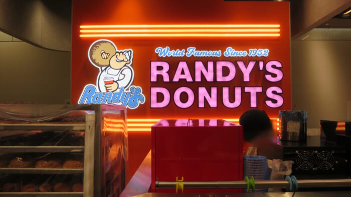 RANDY’S DONUTS　外観