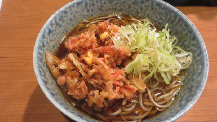 つぐみ食堂　ゲソ紅生姜かき揚げそば