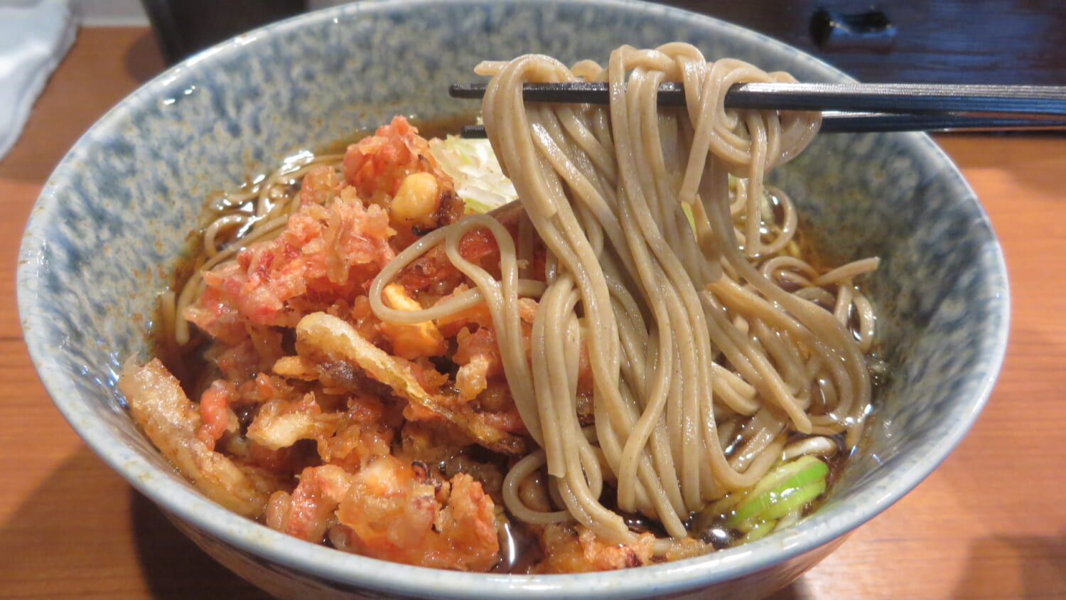 つぐみ食堂　ゲソ紅生姜かき揚げそば