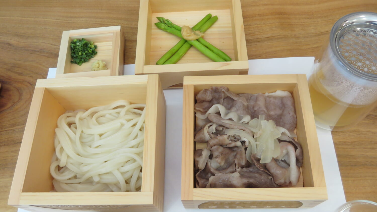 たかまつ さくらうどん　讃岐オリーブ和牛の肉うどんランチのお重