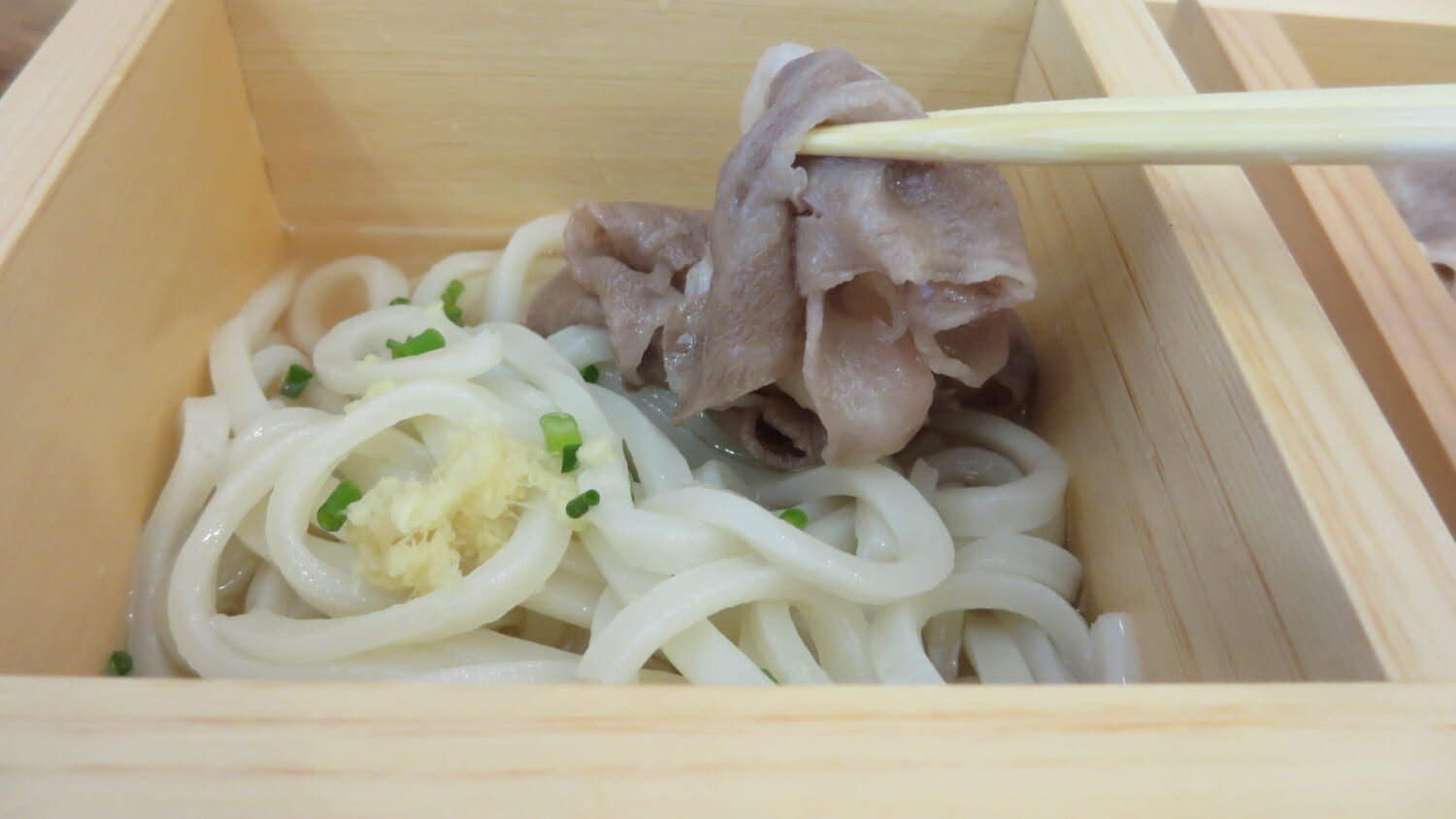 たかまつ さくらうどん　讃岐オリーブ和牛の肉うどんランチのお重
