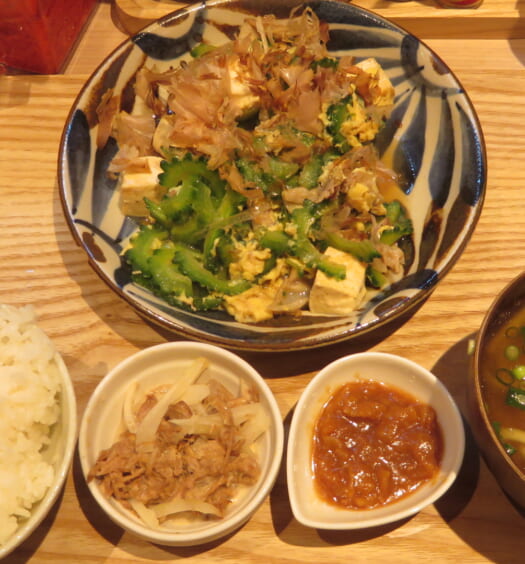 島んちゅキッチン　あぐー豚のゴーヤちゃんぷる定食
