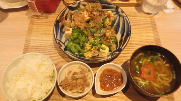 島んちゅキッチン あぐー豚のゴーヤちゃんぷる定食
