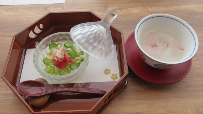 かつ匠さぼてん 突き出し桜茶