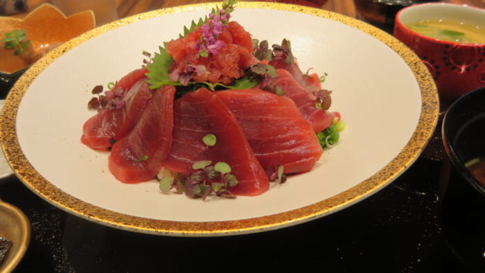 鮪 真海　赤身丼